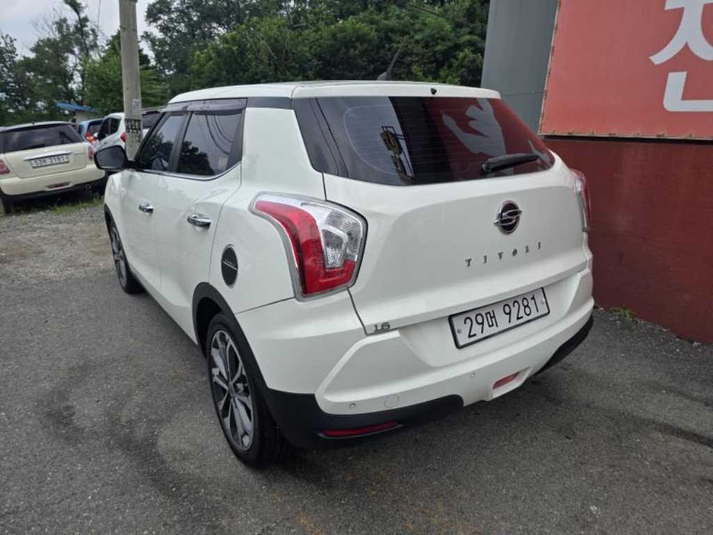 Ssangyong Tivoli - Vista 5