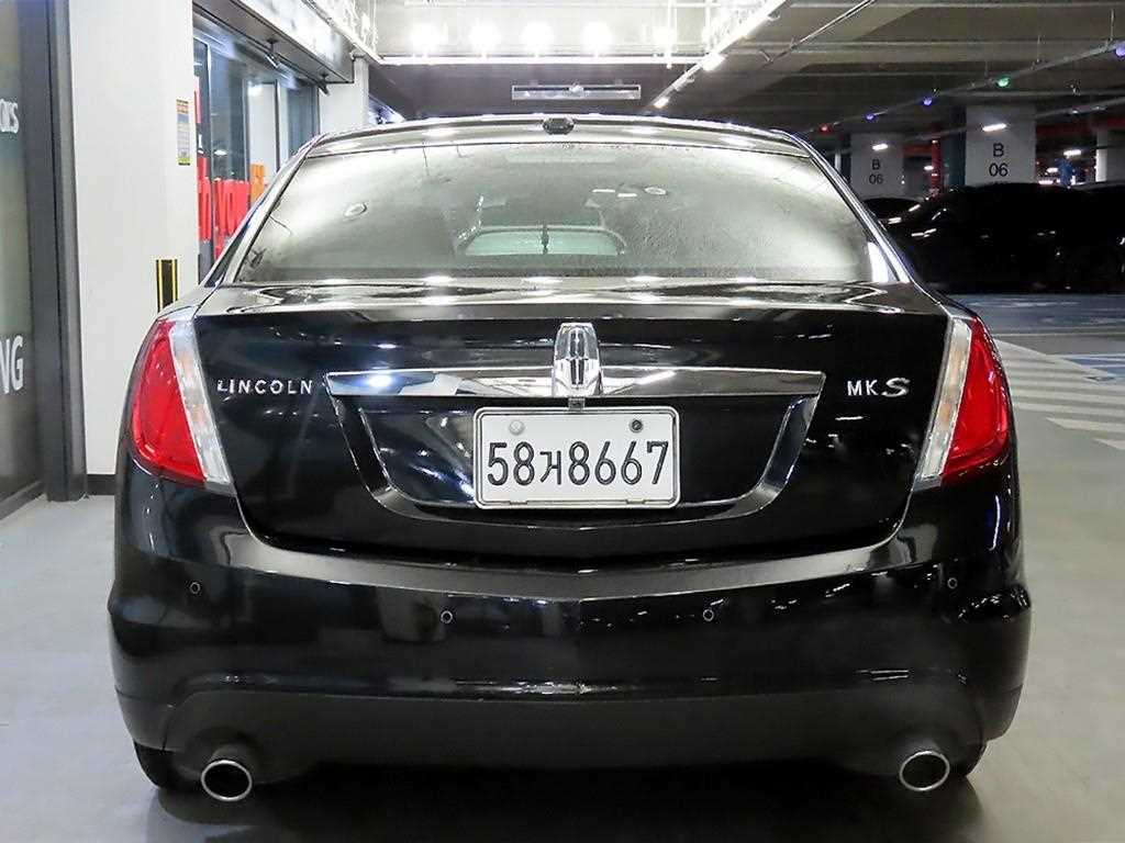 Lincoln MKS - Vista 5