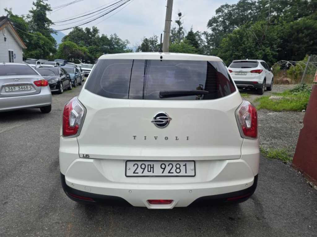 Ssangyong Tivoli - Vista 4