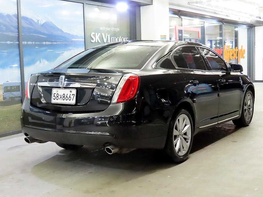 Lincoln MKS - Vista 4