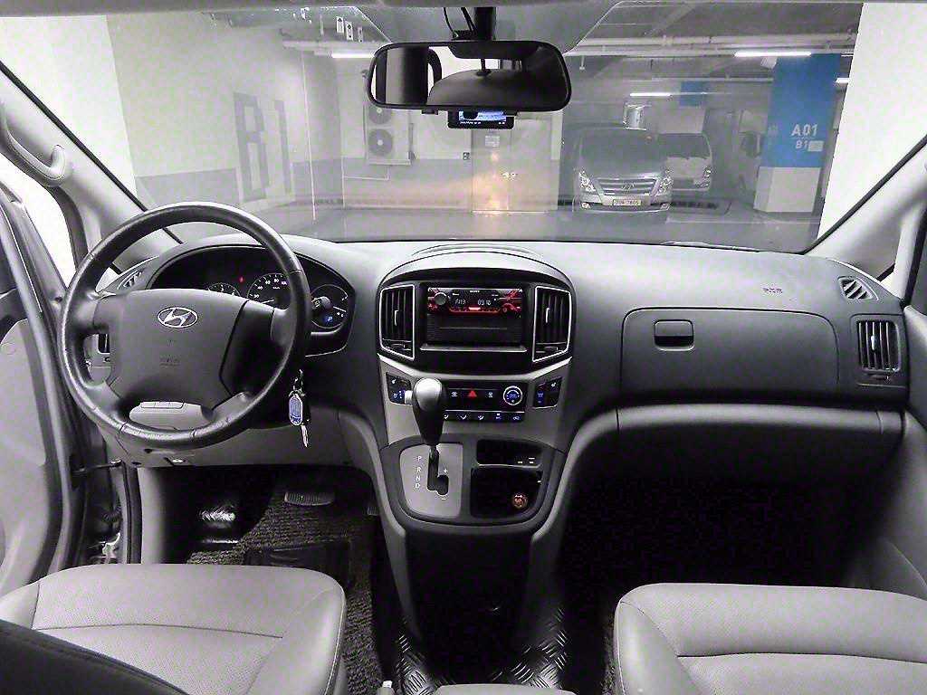 HYUNDAI Starex - Vista 8