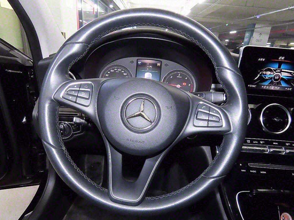 Mercedes Benz C Class - Vista 8