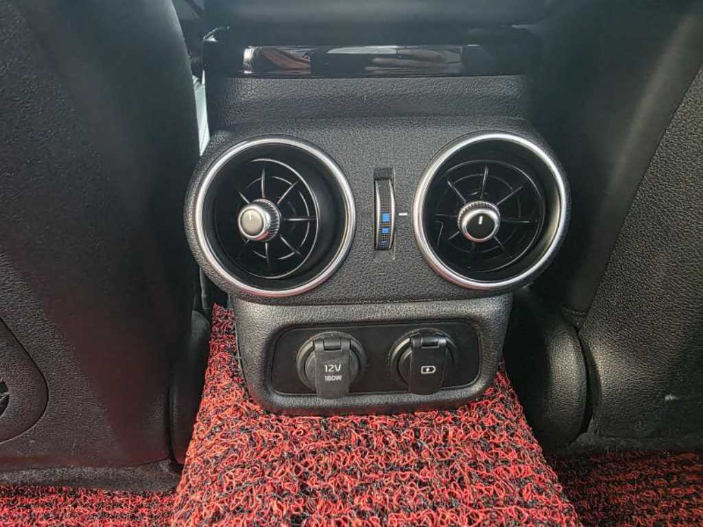 KIA Stinger - Vista 6