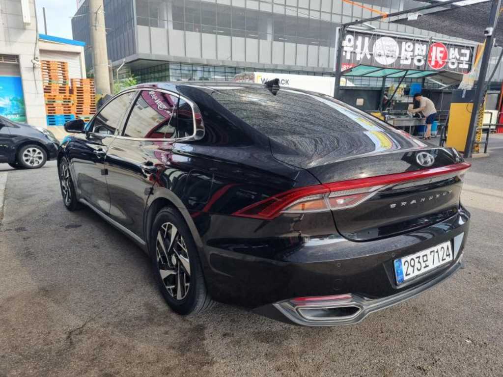 HYUNDAI Grandeur - Vista 5