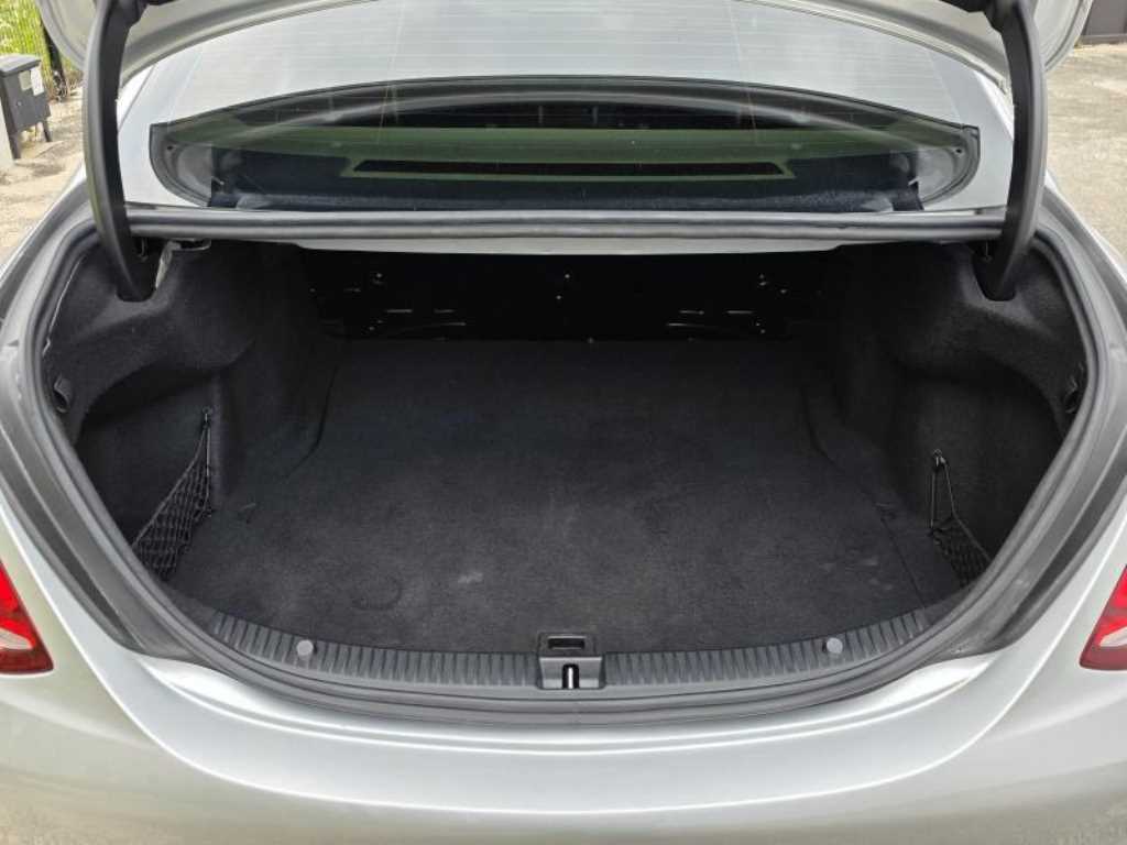 Mercedes Benz C Class - Vista 4