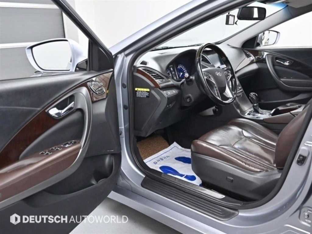 HYUNDAI Grandeur - Vista 11