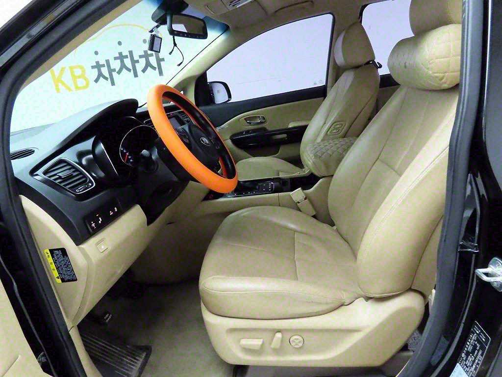 KIA Carnival - Vista 6