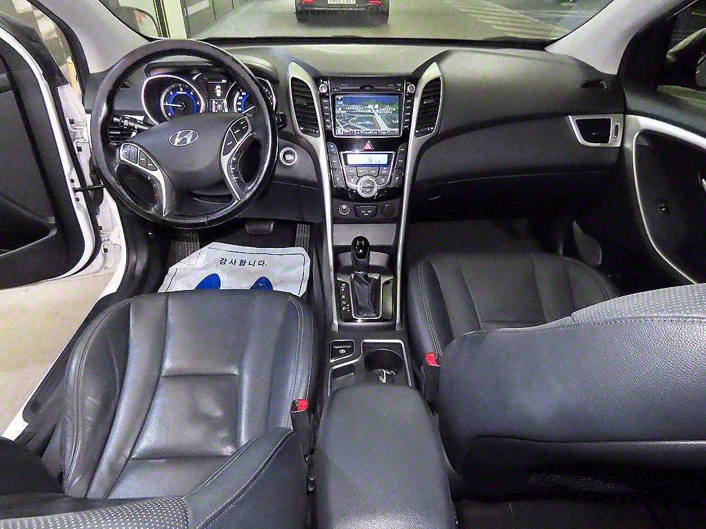 HYUNDAI i30 - Vista 10