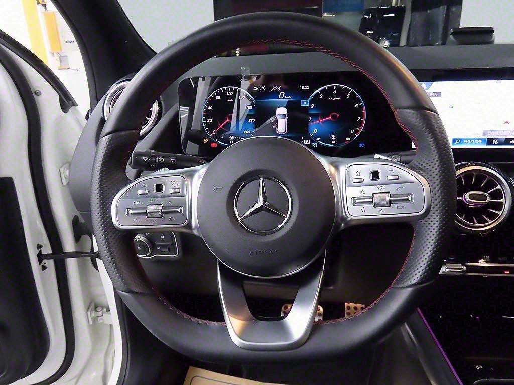 Mercedes Benz GLA Class - Vista 9