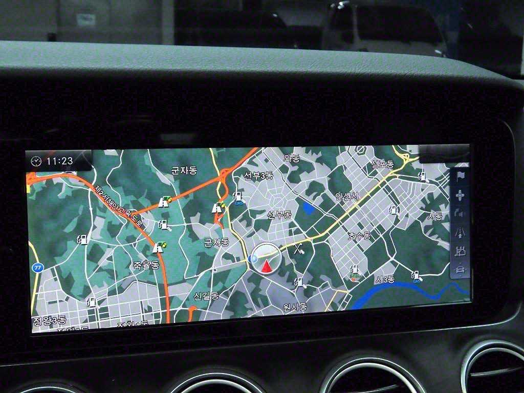 Mercedes Benz E class - Vista 8