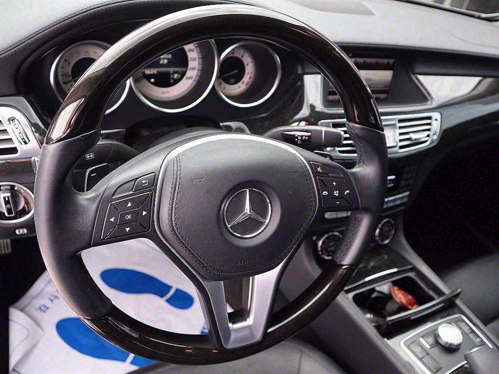 Mercedes Benz CLS Class - Vista 8