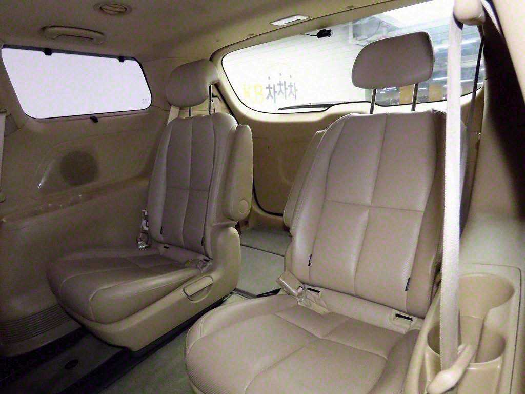 KIA Carnival - Vista 8