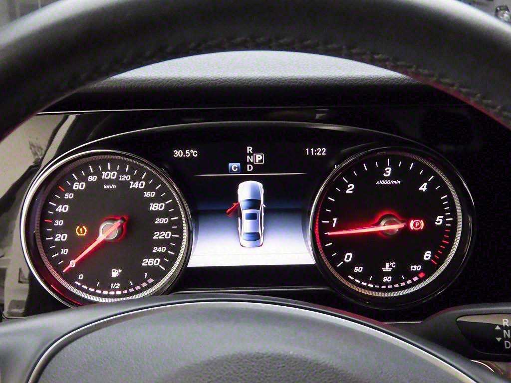 Mercedes Benz E class - Vista 5