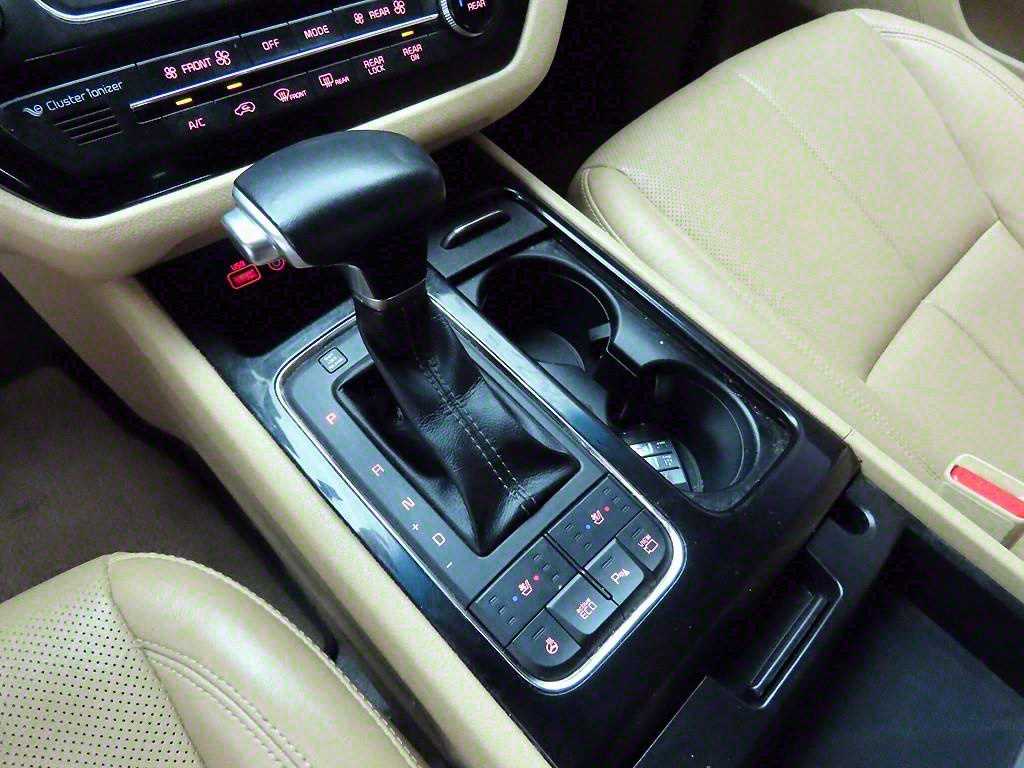 KIA Carnival - Vista 12