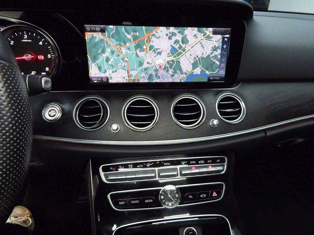 Mercedes Benz E class - Vista 9