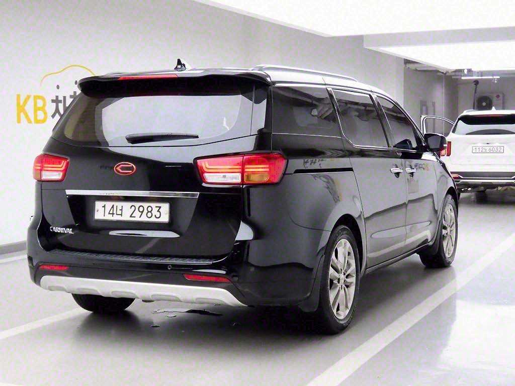 KIA Carnival - Vista 4