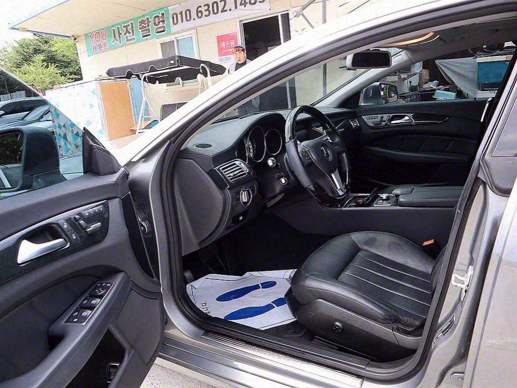 Mercedes Benz CLS Class - Vista 6