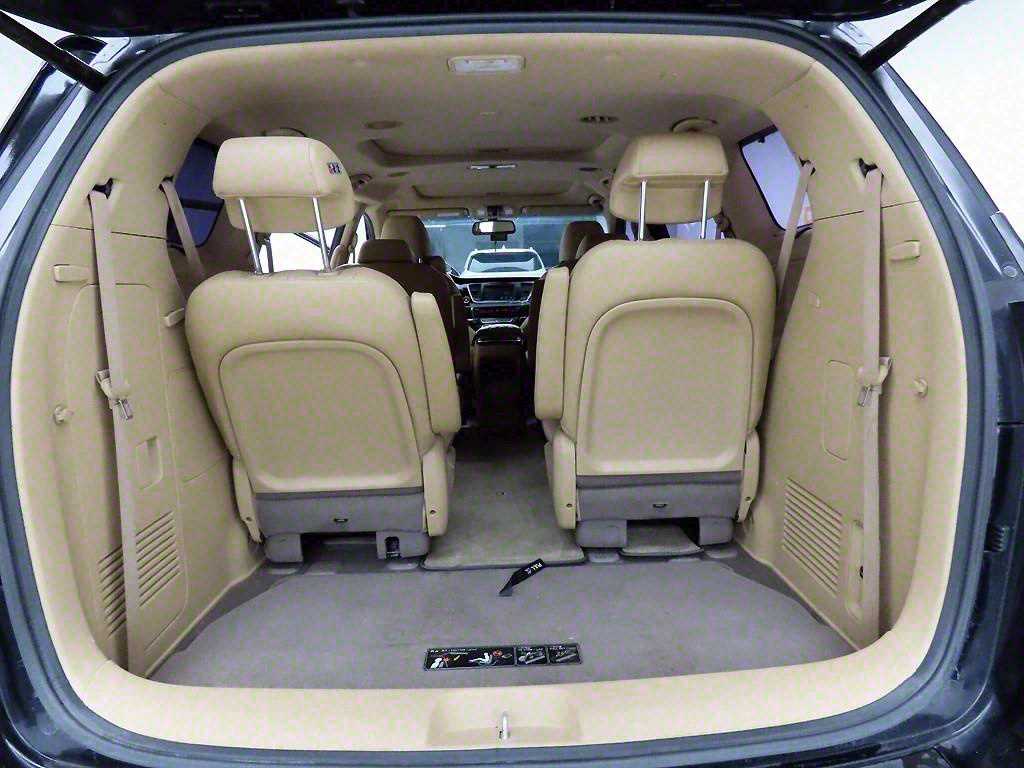 KIA Carnival - Vista 5