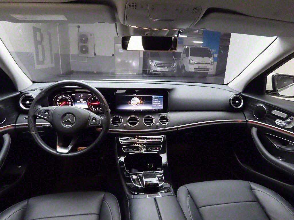 Mercedes Benz E class - Vista 6