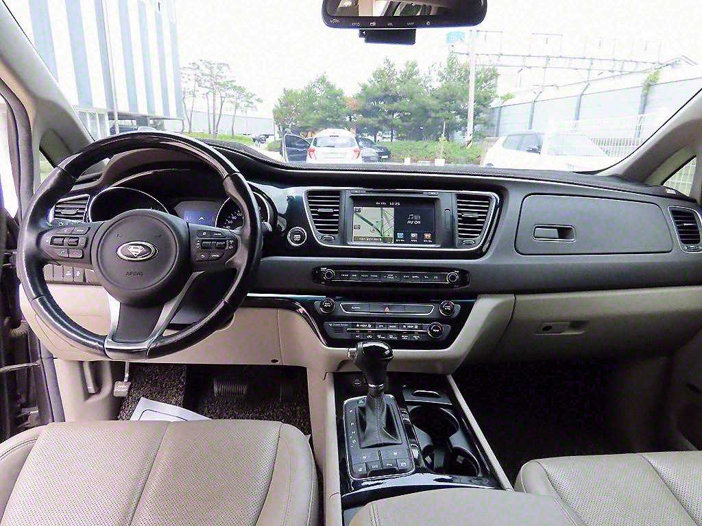 KIA Carnival - Vista 7