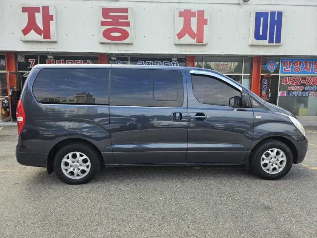 HYUNDAI Starex - Vista 6