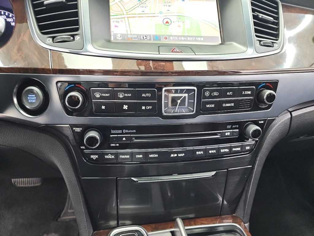 HYUNDAI Equus - Vista 10