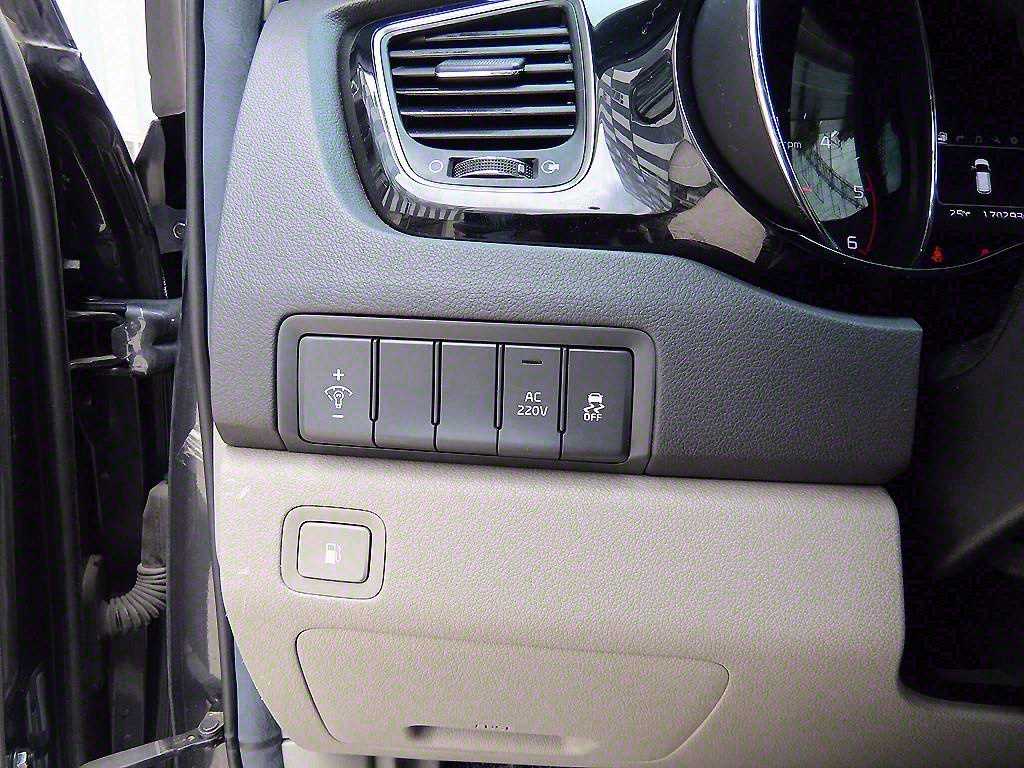 KIA Carnival - Vista 11