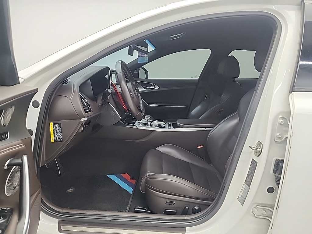 KIA Stinger - Vista 11