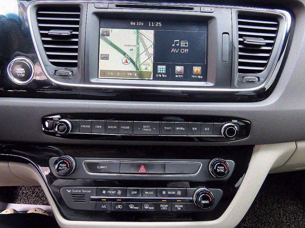 KIA Carnival - Vista 12