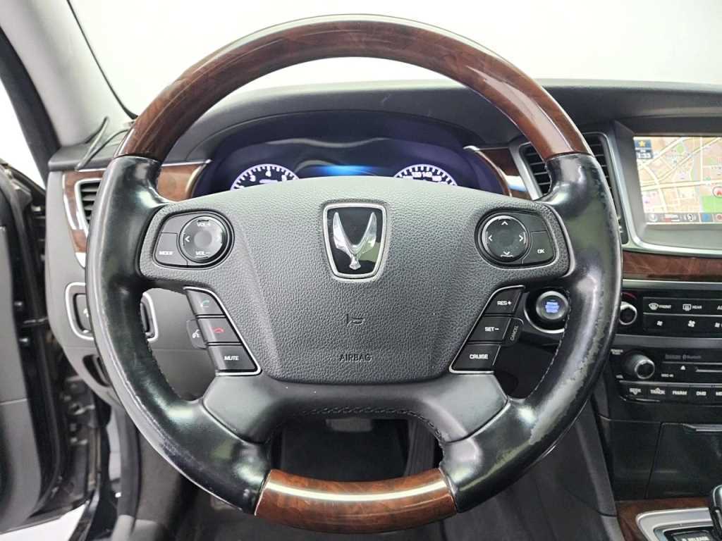 HYUNDAI Equus - Vista 9