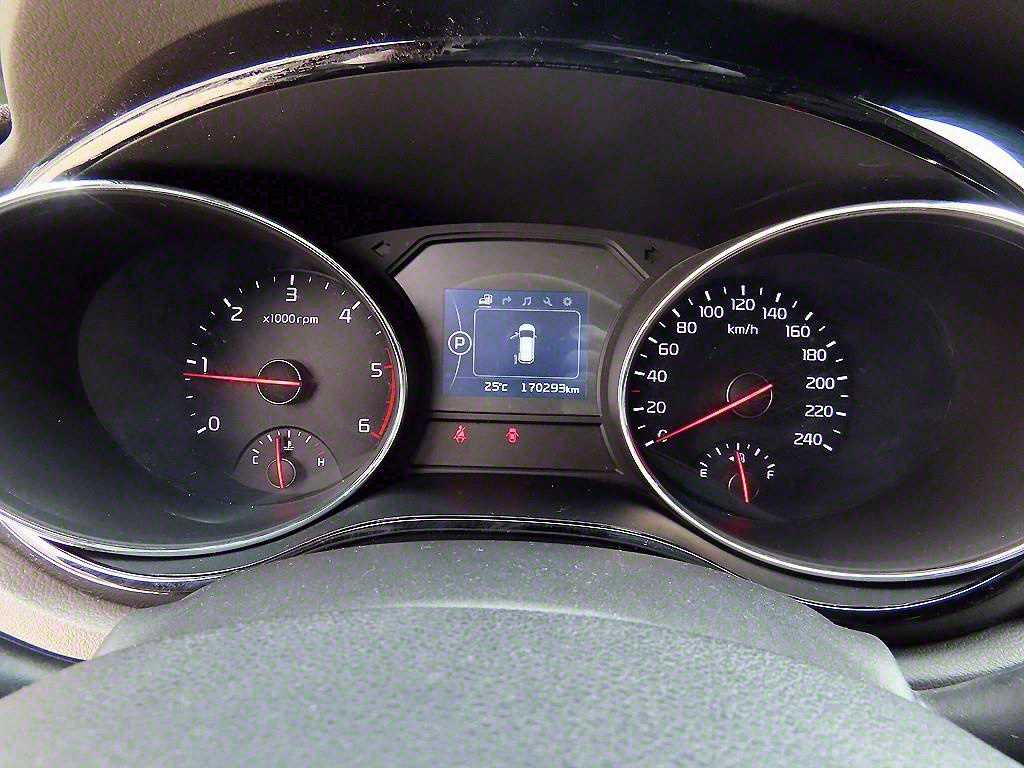 KIA Carnival - Vista 9