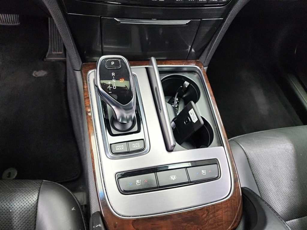 HYUNDAI Equus - Vista 8