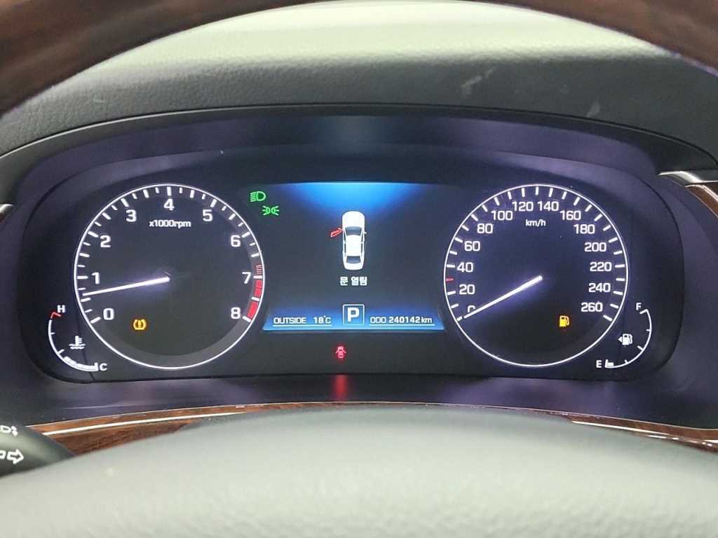 HYUNDAI Equus - Vista 6