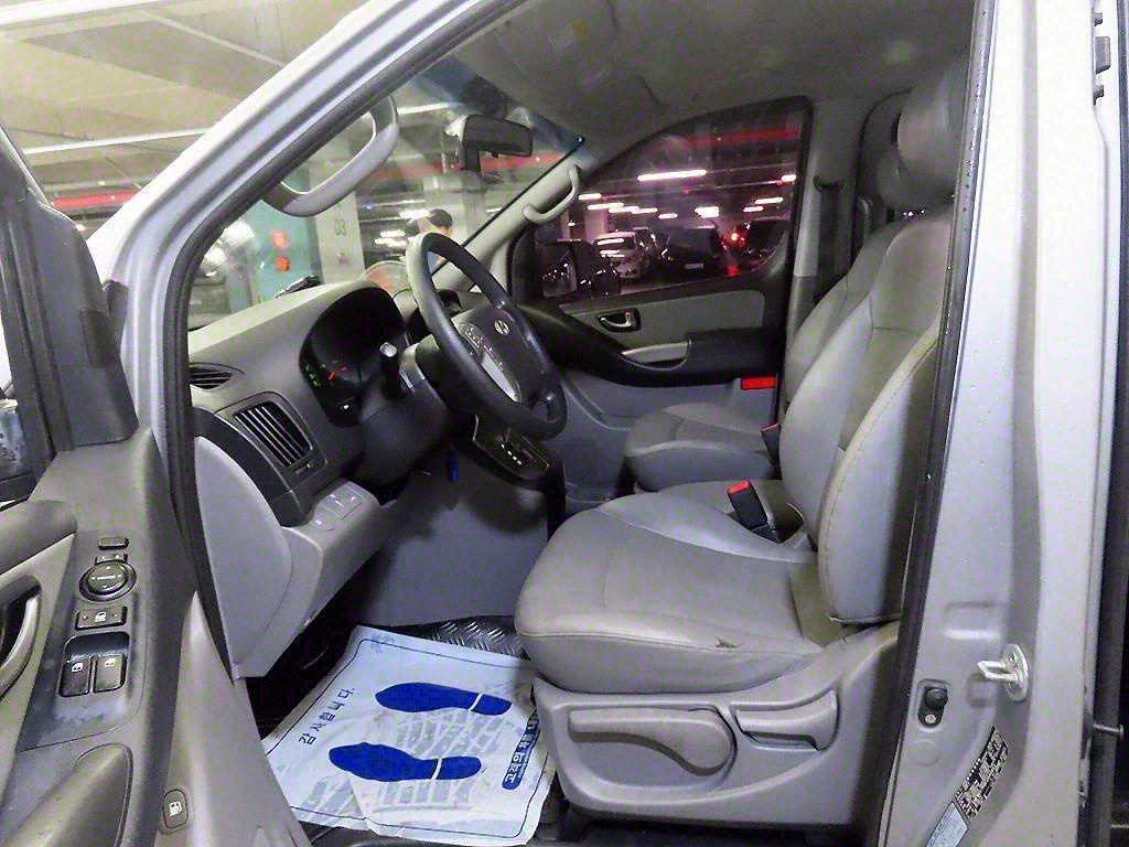 HYUNDAI Starex - Vista 6