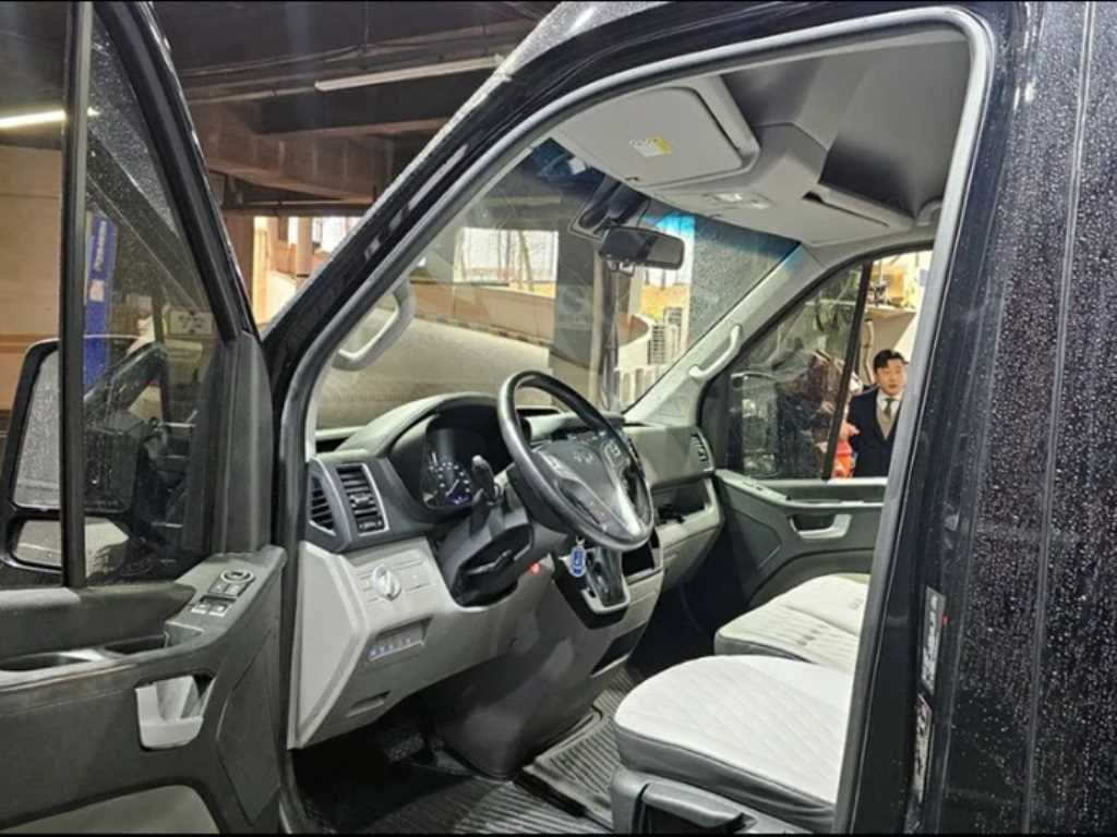 HYUNDAI Solati - Vista 10