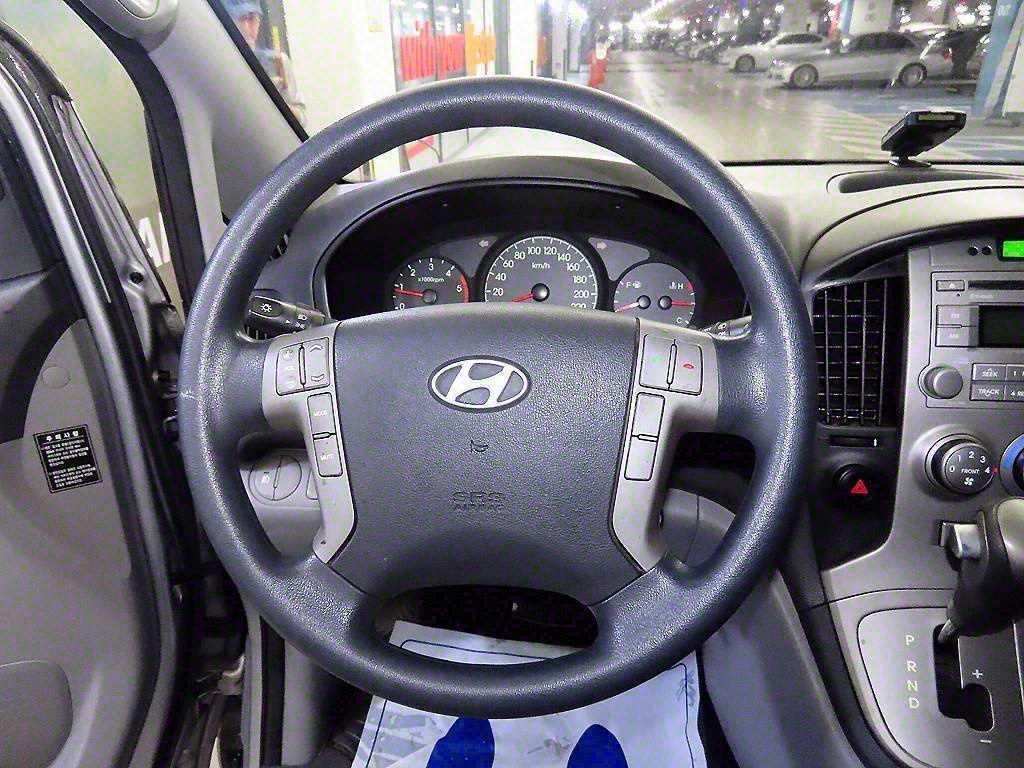 HYUNDAI Starex - Vista 8