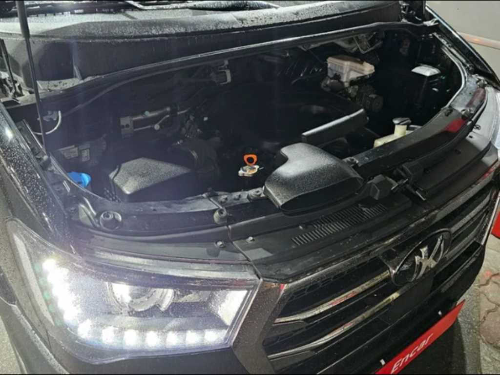 HYUNDAI Solati - Vista 6