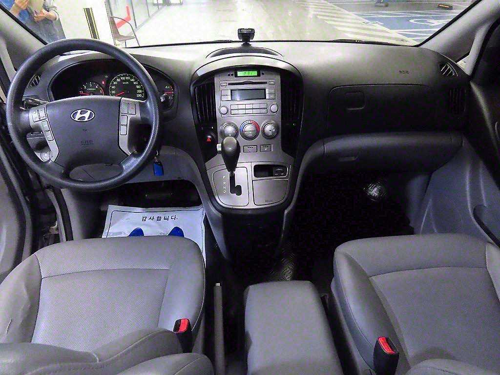 HYUNDAI Starex - Vista 10