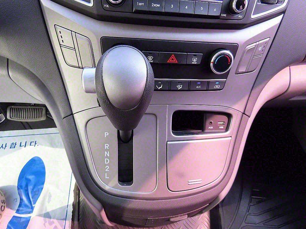 HYUNDAI Starex - Vista 10