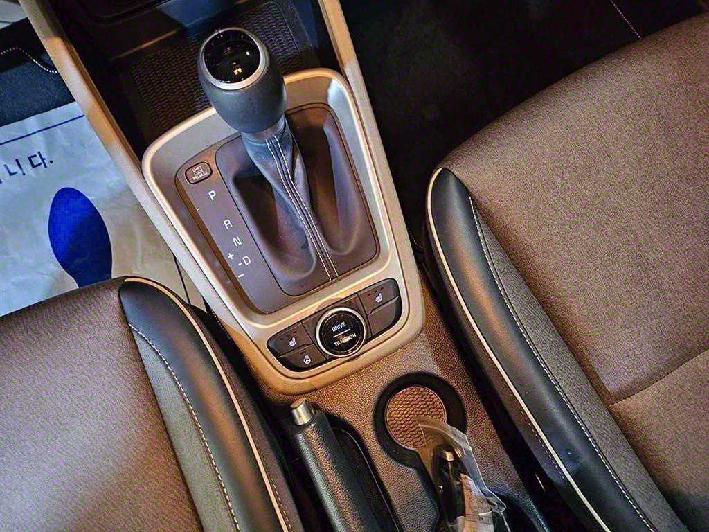 HYUNDAI Venue - Vista 10