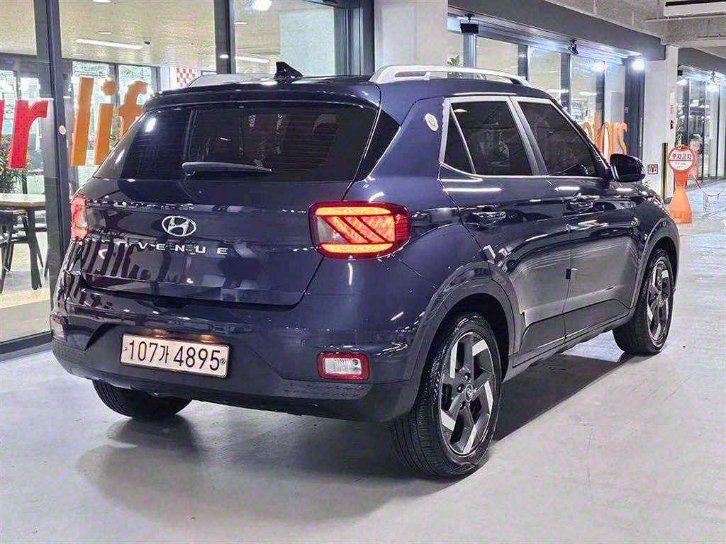 HYUNDAI Venue - Vista 4