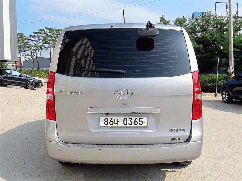 HYUNDAI Starex - Vista 4