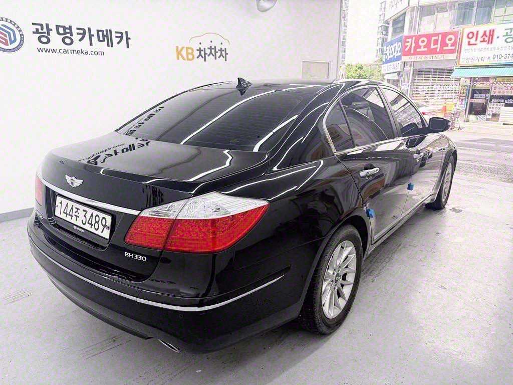 HYUNDAI Genesis - Vista 4