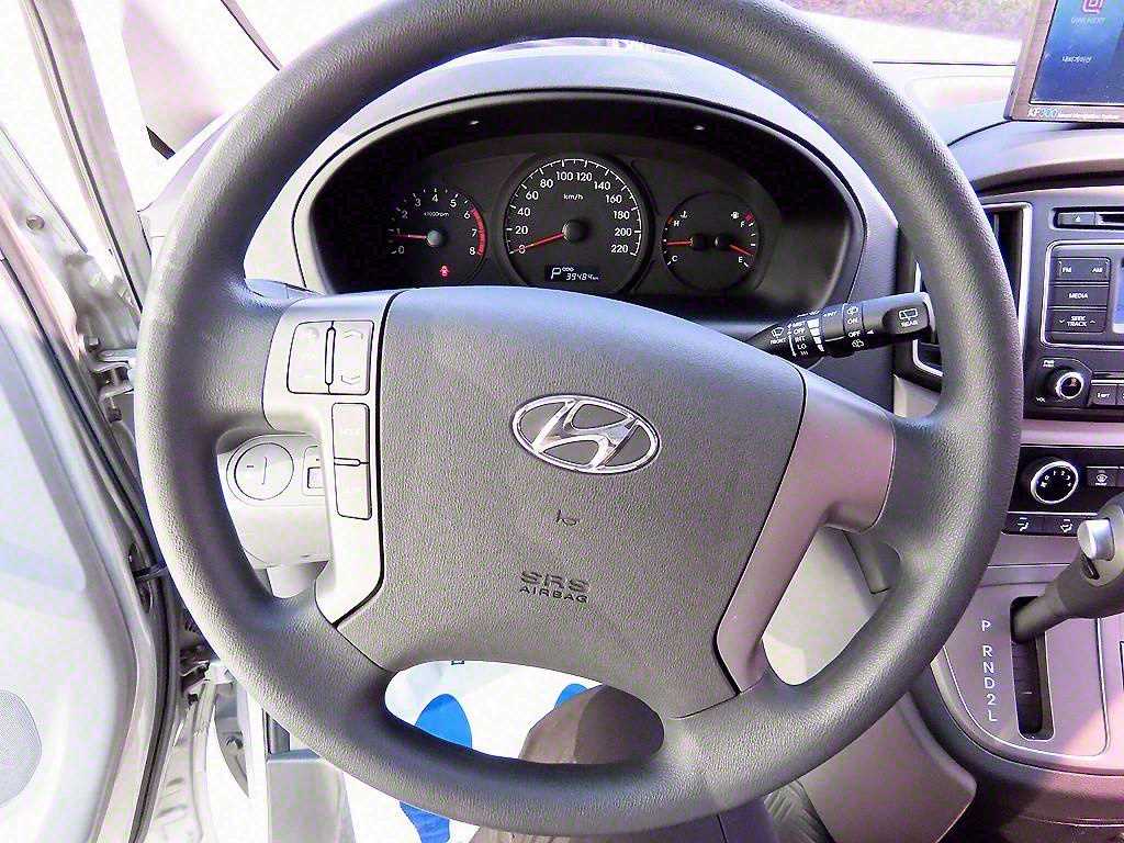 HYUNDAI Starex - Vista 8