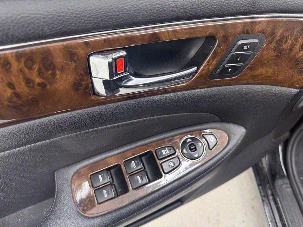 HYUNDAI Genesis - Vista 9