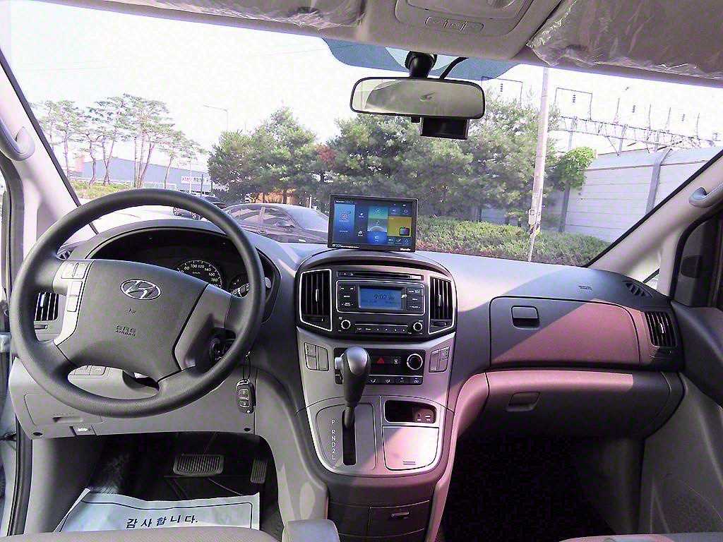 HYUNDAI Starex - Vista 7