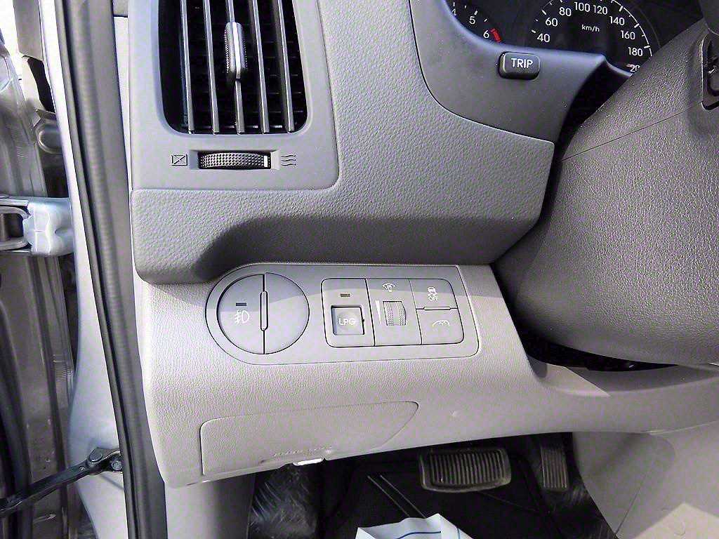 HYUNDAI Starex - Vista 12