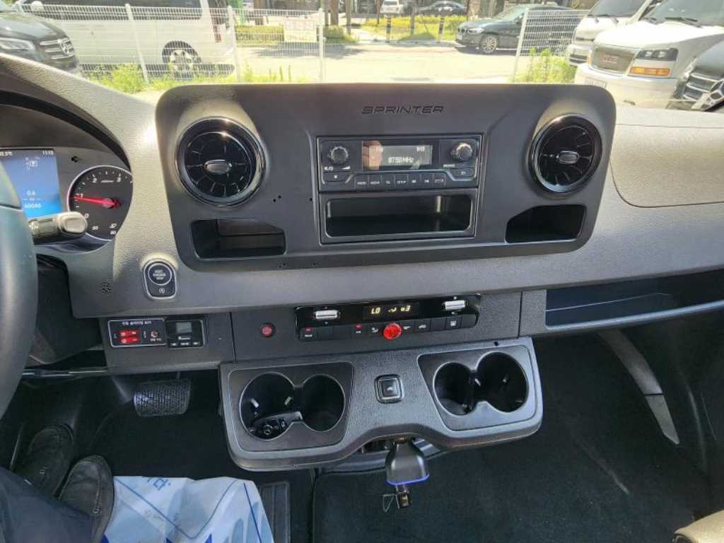 Mercedes Benz Sprinter - Vista 9