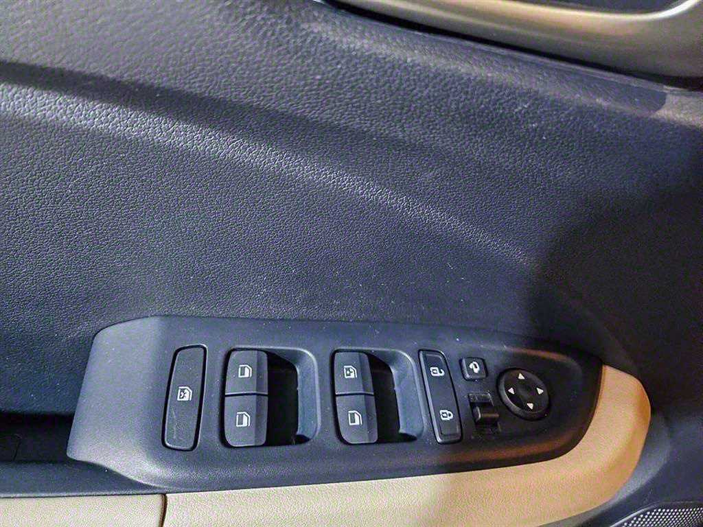 HYUNDAI Venue - Vista 11