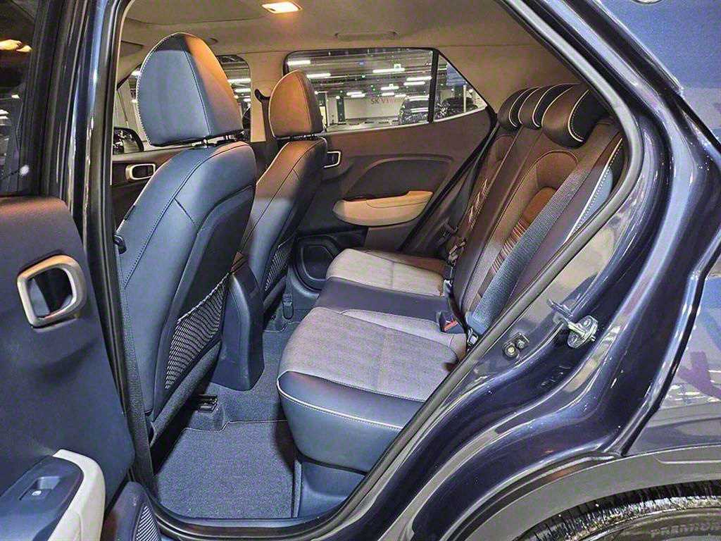 HYUNDAI Venue - Vista 7